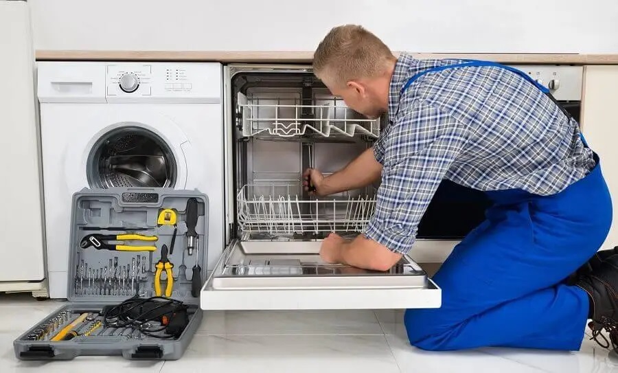 Cumayeri Protherm servisi teknisyen ekibi beyaz eşya tamiri yaparken